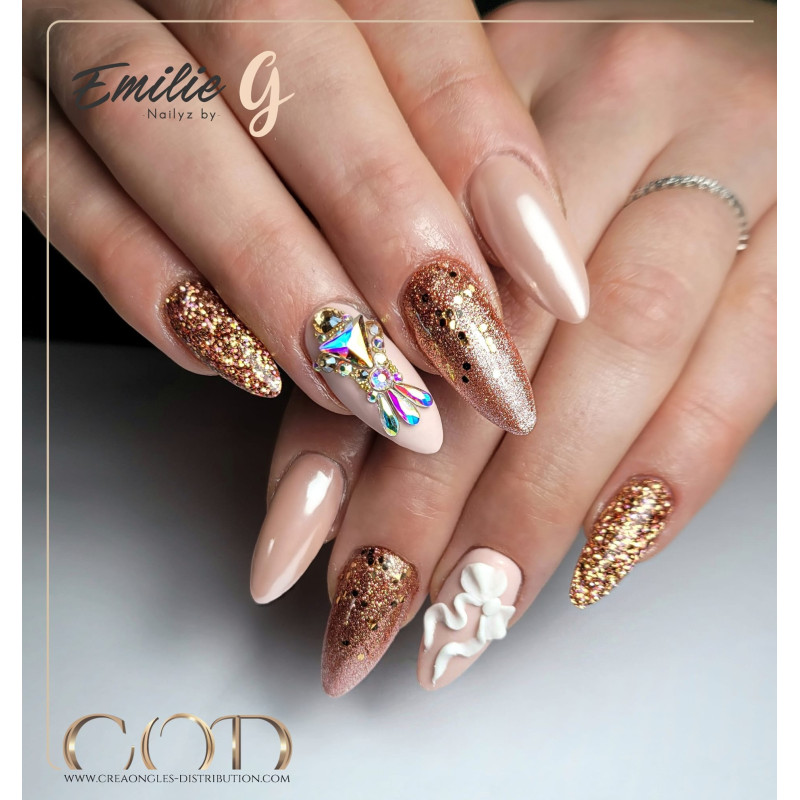 Amande faites avec le Glitter Shine rose Gold 