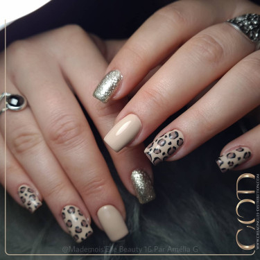Nail art fait avec le My Color Planet Rock