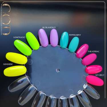 Nuancier de face fait avec le Gel couleur Ultraviolet
