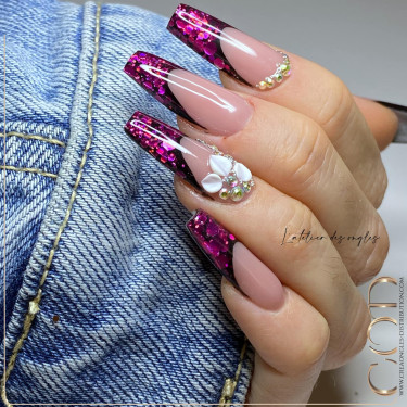Manucure faites avec le Mix Holopink