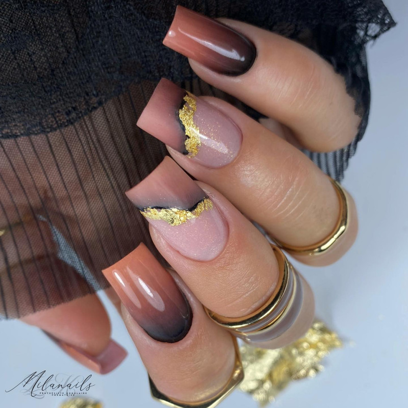 Nail art fait avec le Art Line Rust Orange