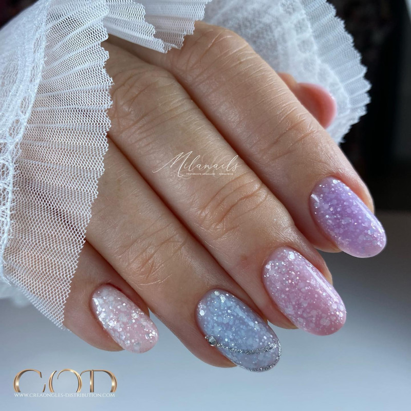 Oval fait avec le Shimmer Milky White