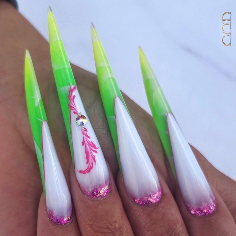Stiletto fait avec le My Color Electro