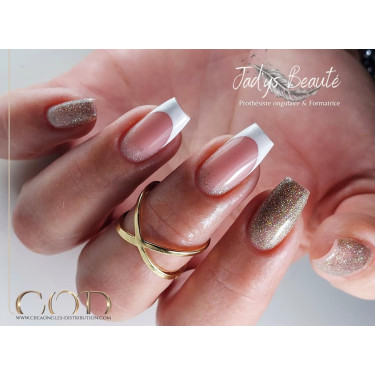 Nail art fait avec le My Color Reflect Moonshine 