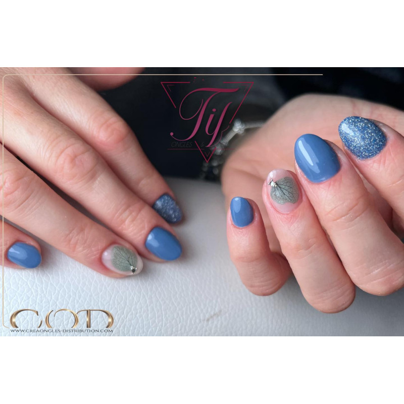 Oval fait avec le Glitter Magic Dust Blue