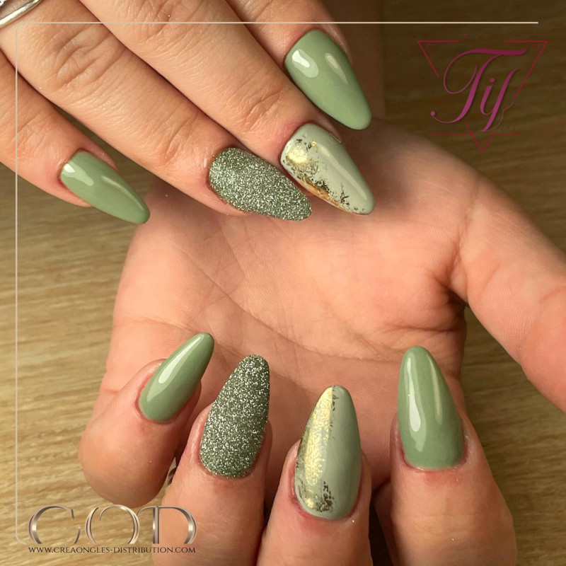 Mountain peak fait avec le Glitter Magic Dust Kaki