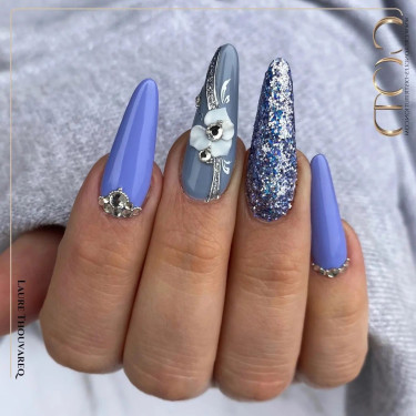 Stiletto fait avec le Plasti Line White