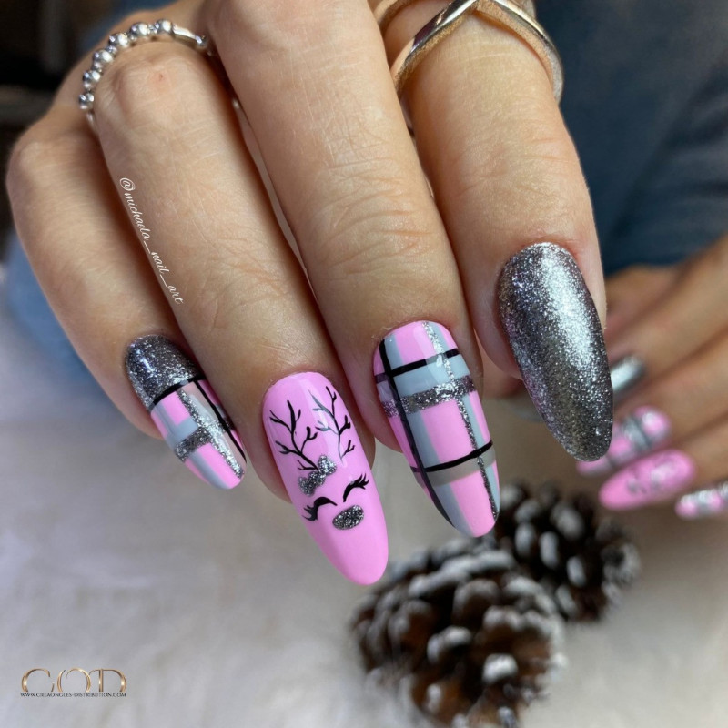 Nail art fait avec le Gel couleur Night City
