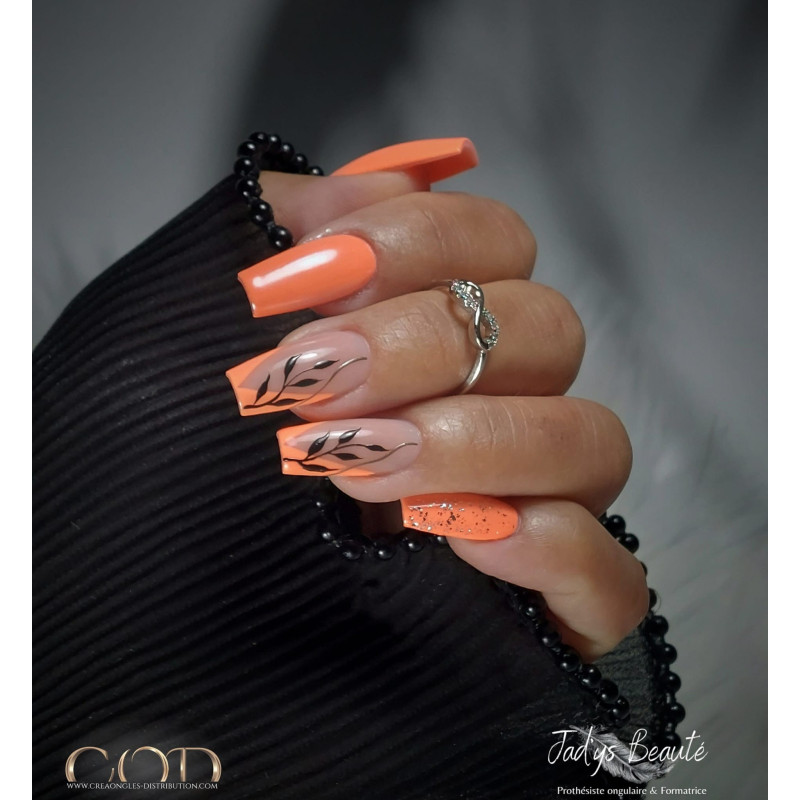 Nail art fait avec le Gel couleur Oasis
