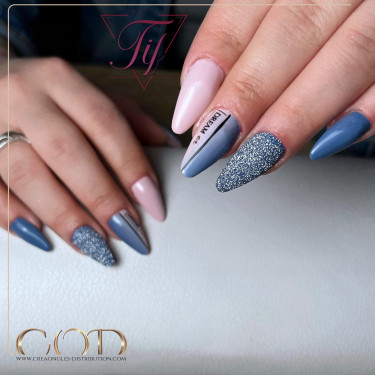 Pose artistique fait avec le Gel couleur Opaline