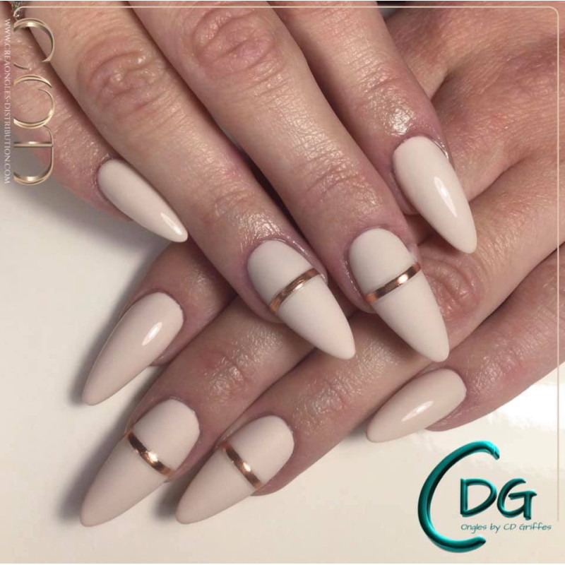 Nail art fait avec le Gel Couleur Nude