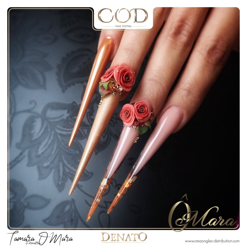Stiletto fait avec le Pigment Chrome Polaris