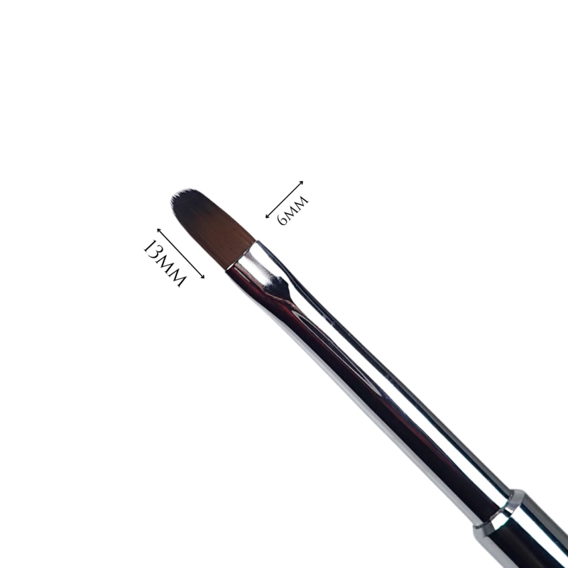 Gros plan de la tête du Brush Line Diamond Oval N°6