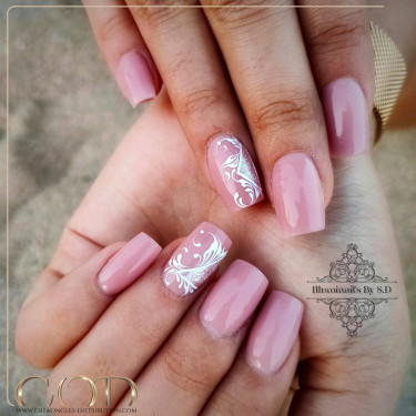 Manucure faite avec le Pigment diamond sparkly Silver