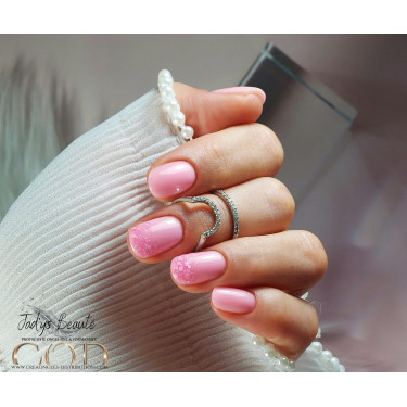 Squoval fait avec le Builder Color pastel rose