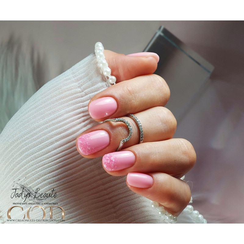 Squoval fait avec le Builder Color pastel rose