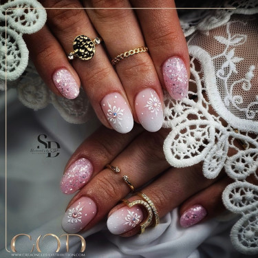 Nail art fait avec le Shimmer Line Pink