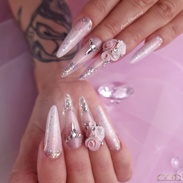 Nail art fait avec de l'Acrygel Glitter Rose