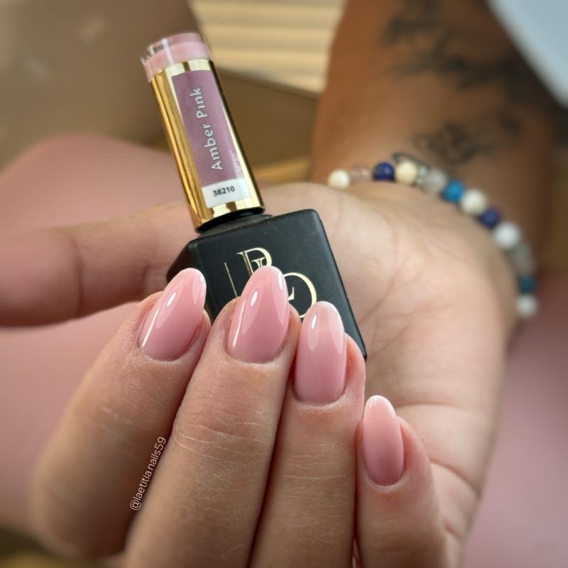 Pose et flacon de Pro Liquid Gel Amber Pink