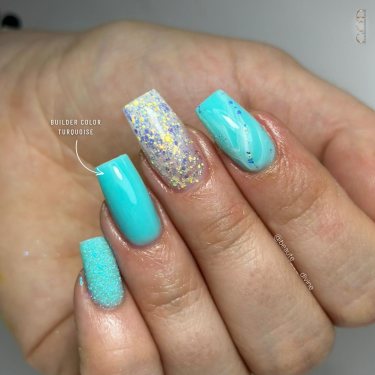 Pose ongles carrés avec le Builder Color Turquoise