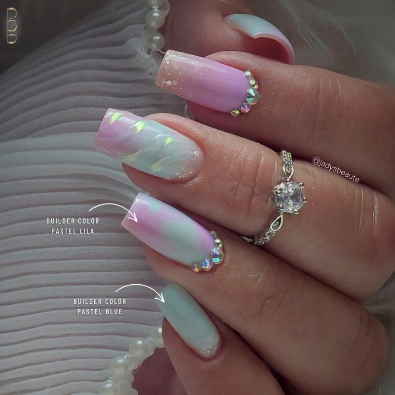Pose ongles carré avec les Builder Color Pastel Lila et Pastel Blue