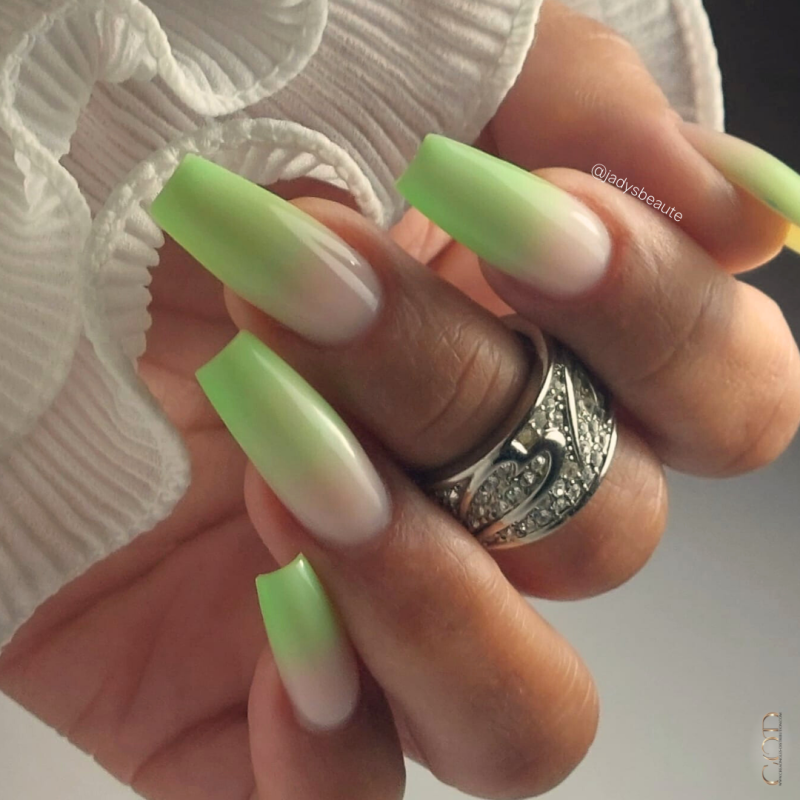 Pose ongles coffin avec babycolor avec le Builder Color Pastel Green