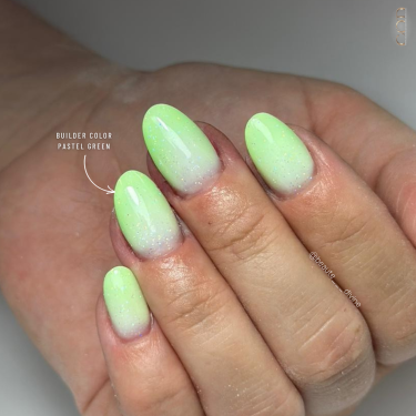 Pose ongles avec le Builder Pastel Green