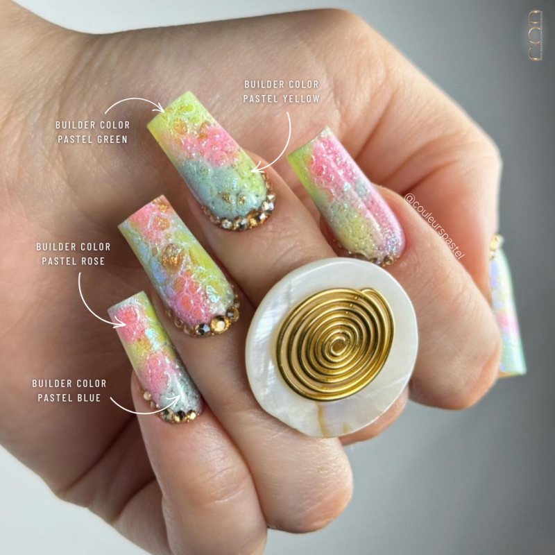 Pose ongles carrés avec les Builder Color Pastel Green, Pastel Yellow, Pastel Rose et Pastel Blue