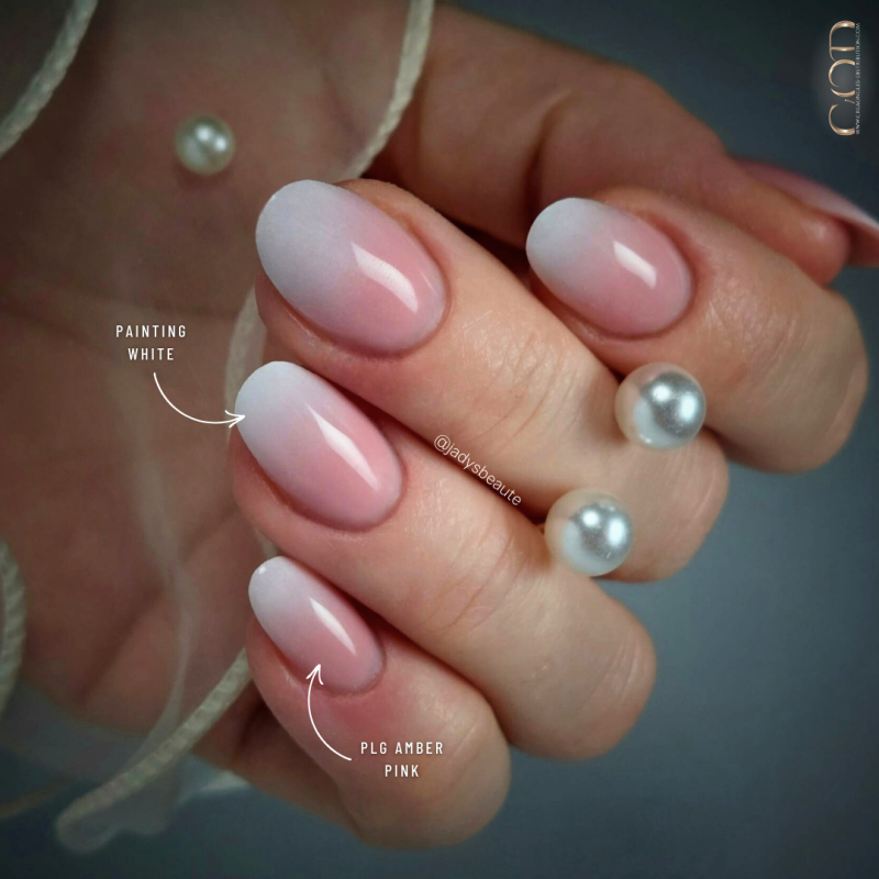 Pose avec Pro Liquid Gel Amber Pink et le Painting White