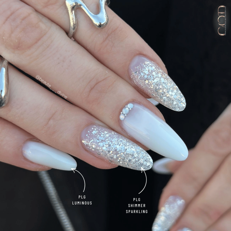 Pose en amande avec le Pro Liquid Gel Luminous et Shimmer Sparkling