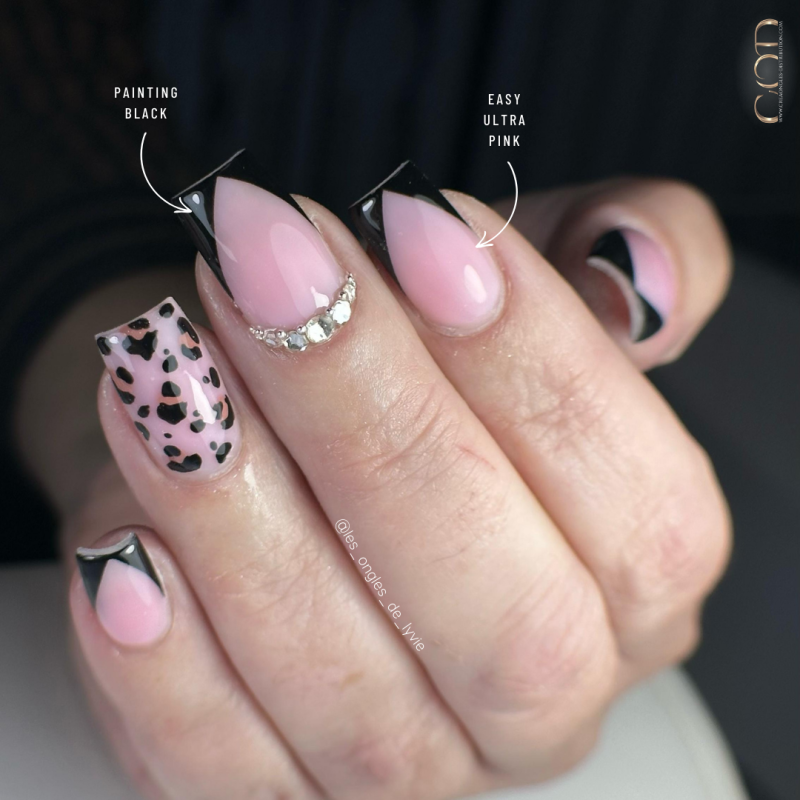 Pose avec le Easy Ultra Pink et le Painting Black