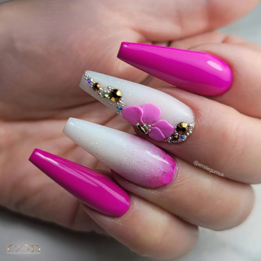 Pose coffin fuchsia avec le  Easy Glitter Milky White