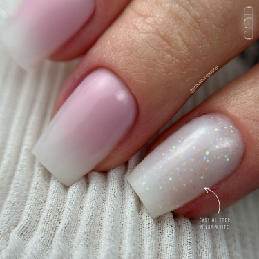 Pose coffin court avec le Easy Glitter Milky White