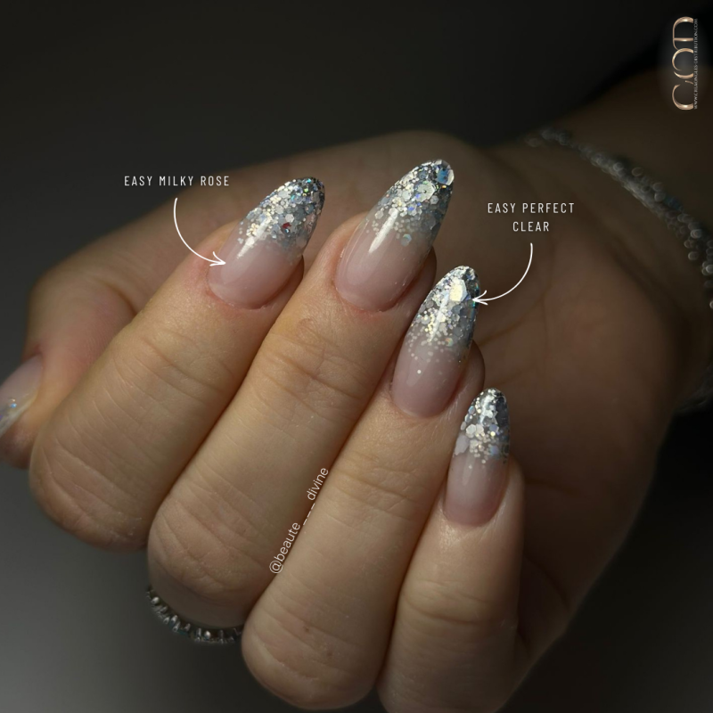 Pose en amande avec le Easy Perfect Clear et Milky Rose en babyglitter