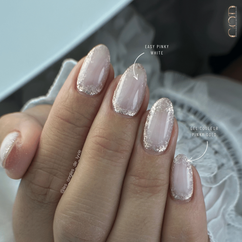 Pose avec le Easy Pinky White et le Gel couleur Pinky Gold en effet contouring