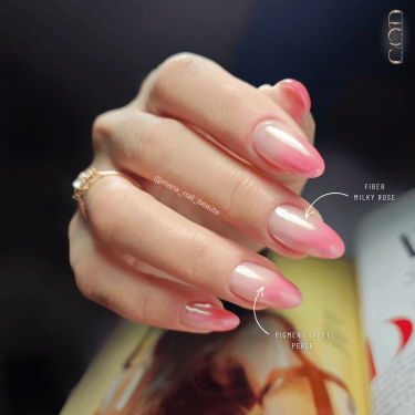 Pose en amande avec le Fiber Milky Rose et le Pigment effet perle