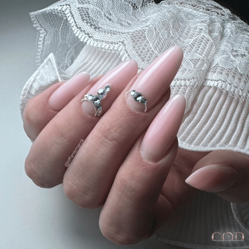 Pose en amande avec le Fiber Pastel Rose