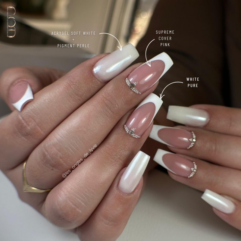Pose coffin avec le Supreme Cover Pink, l'Acrygel Soft White et le Pigment Effet Perle et le White Pure en french