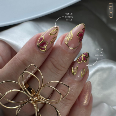 Pose en amande avec le Supreme Cover Natural et le Pigment Chrome Titan en Nail Art