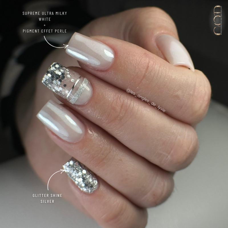 Pose carrée avec le Supreme Ultra Milky White, le Pigment effet perle et les Glitter Shine Silver
