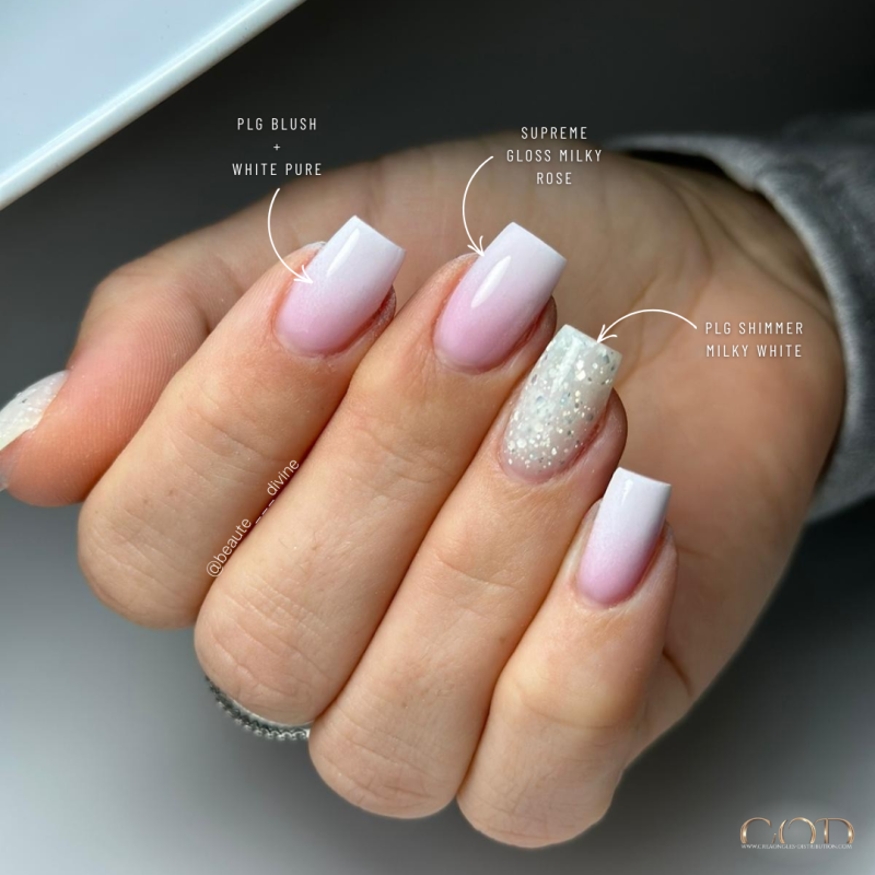 Pose carrée avec babyboomer et la Supreme Gloss Milky Rose