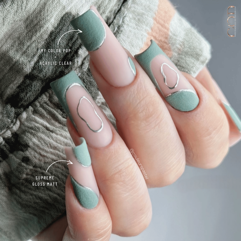 Pose carrée avec le My Color Pop, le Painting Metallic Silver et la Supreme Gloss Matt