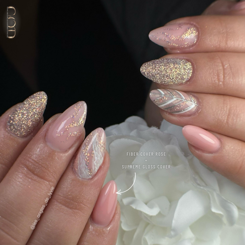 Pose en amande avec le Fiber Cover Rose et la Supreme Gloss Cover et effet sucre