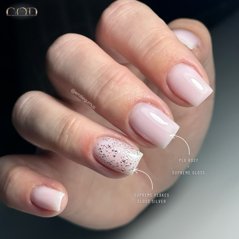 Pose carrée avec le PLG Rosy, la Supreme Flakes Gloss Silver et la Supreme Gloss