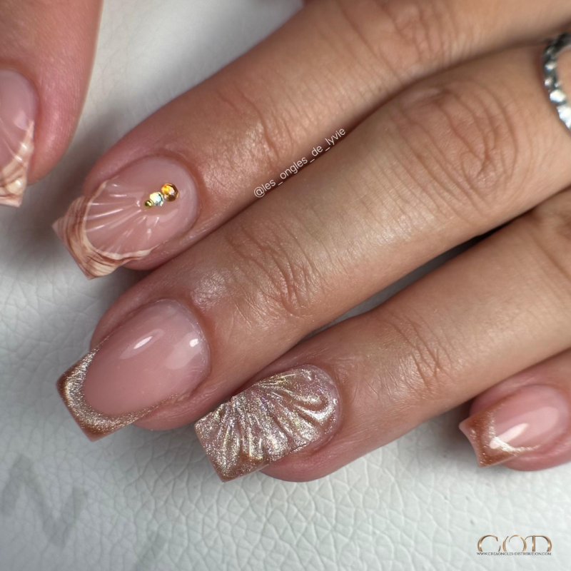 Pose d'ongles carrée avec le Cat Eye Warm Serenity