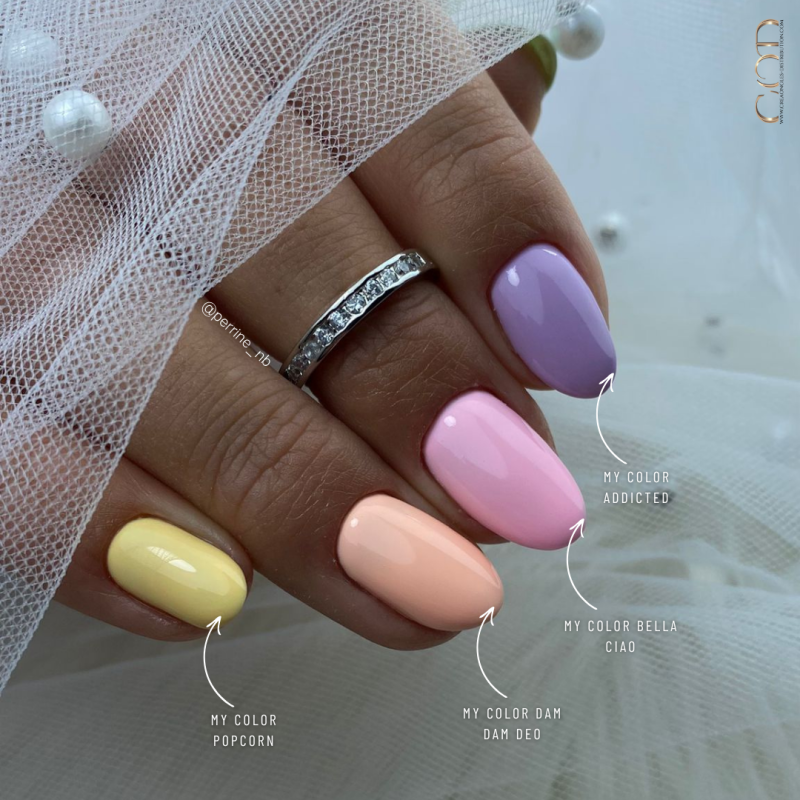 Pose d'ongle ovale aux couleurs pastels