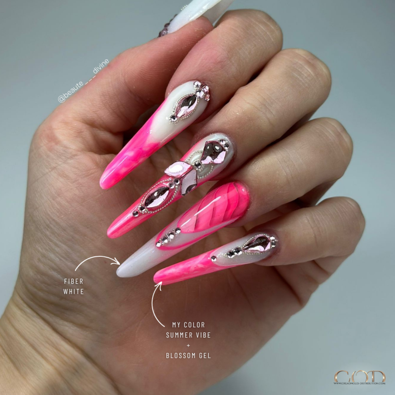 Pose d'ongle artistique avec le My Color Summer Vibe et le Fiber White