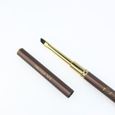 Pinceau oblique n°4 avec zoom sur pointe