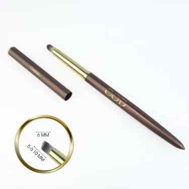 Pinceau Ombre de loin et zoom sur la pointe