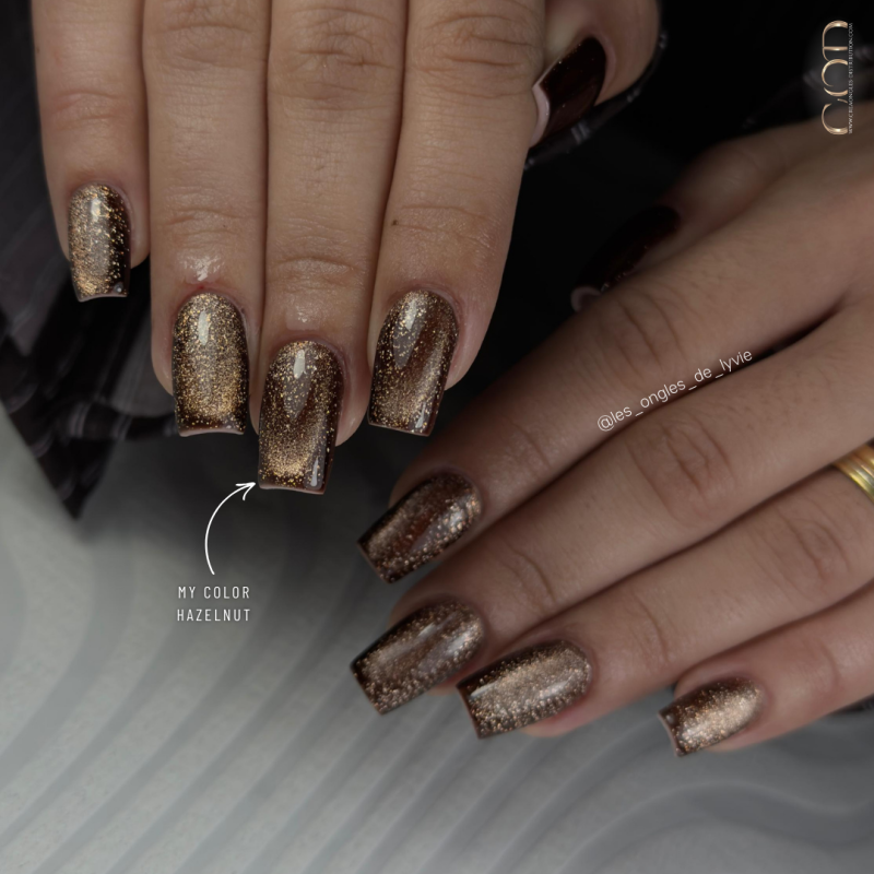 Pose carrée avec le My Color Hazelnut en cat eye